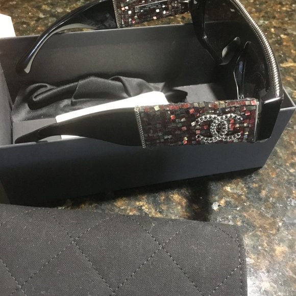Chanel Sunglasses New - Picture 7 of 8